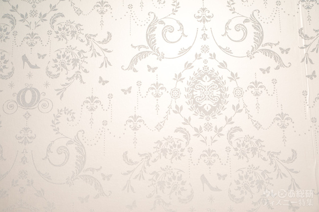 ルノン株式会社 ディズニー壁紙 フェアリーグラス シンデレラオーナメント 64,800円（発売中）