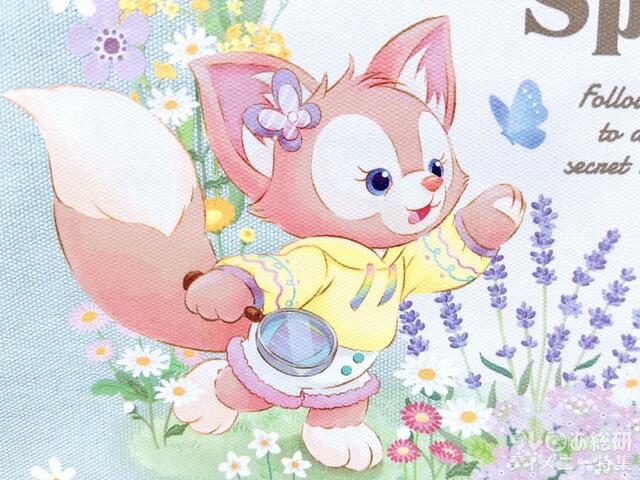 チョウとたわむれるリーナ・ベル