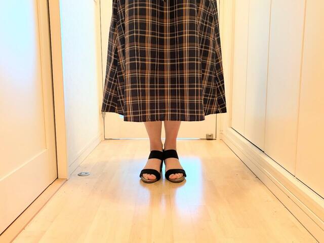 【Honeysの大人ライン「GLACIER」】身長160cm、Lサイズ着用。脛あたりの丈感です