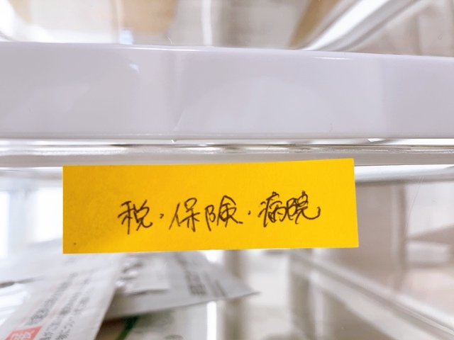 【アイリスオーヤマ スーパークリアチェスト SCE-1000】厚手の書類や葉書、レシートなど大きさの違ういろんな書類を同時に収納できます