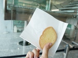 【ガトーフェスタ　ハラダの工場見学】ラスク『グーテ・デ・ロワ』も一枚もらえます