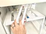 【伸縮フリーラック クラネ (幅29~45cm)】洗面台下。排水管を避けて配置できる!