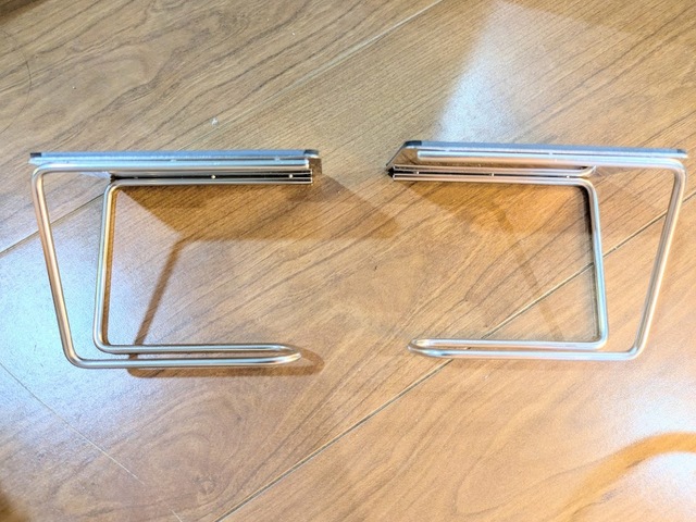 【無印良品　サイズに合わせて使えるキッチンペーパーホルダー】横幅を自在に調整できる優れもの。掃除シートも問題なくセットできます