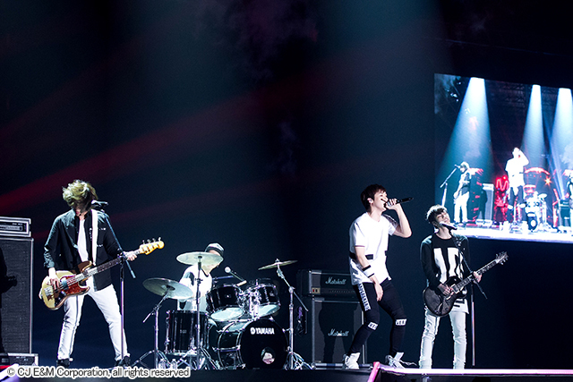 N.Flying 『KCON 2016 Japan』4月9日@幕張メッセ国際展示ホール7,8ホール