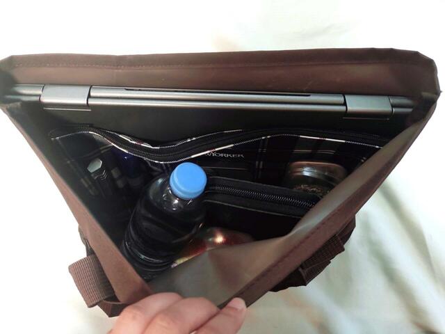 中央に入れると、仕切りとしても機能する