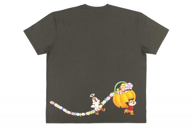 Tシャツ 4,300円｜東京ディズニーリゾート「ディズニー・ハロウィーン」2023スペシャルグッズ｜販売店舗：東京ディズニーランド「ディズニー&カンパニー」、東京ディズニーシー「エンポーリオ」