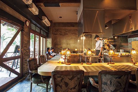 横浜の名店カレー／横浜カリー アルペンジロー　内観