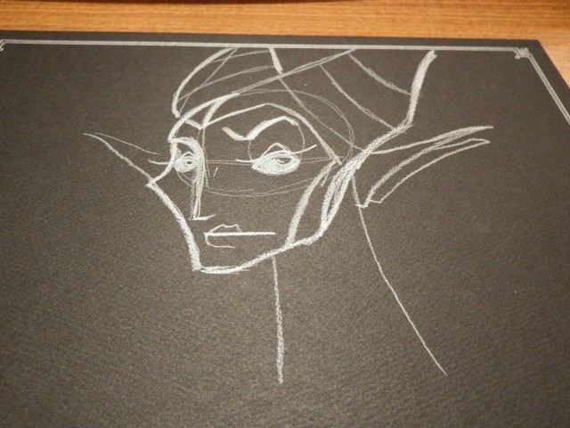 眼が入り、襟と角が描かれてくると”それらしく”なってきております