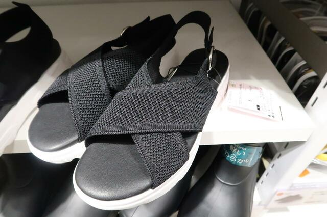 【ワークマン クロスストラップニットサンダル】しっかりとした幅広のストラップで安定感あり!