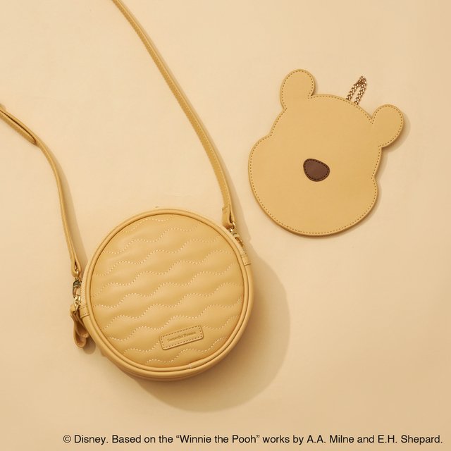 「プー」のシルエットマルチポーチ付き【Disney Collection / d fashion × Samantha Thavasa】