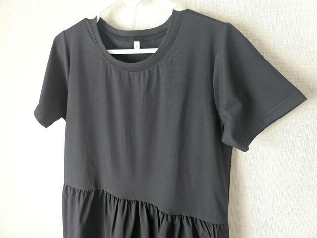 【coca　シルキータッチドッキングギャザーワンピース】シルキータッチ素材で上品なツヤ感もあり、きちんと感を演出できます◎