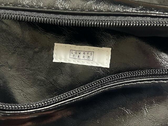 【LOWRYS FARM BIGワンショルダーBAG】ポケットを開けるとLOWRYS FARMのロゴがあります