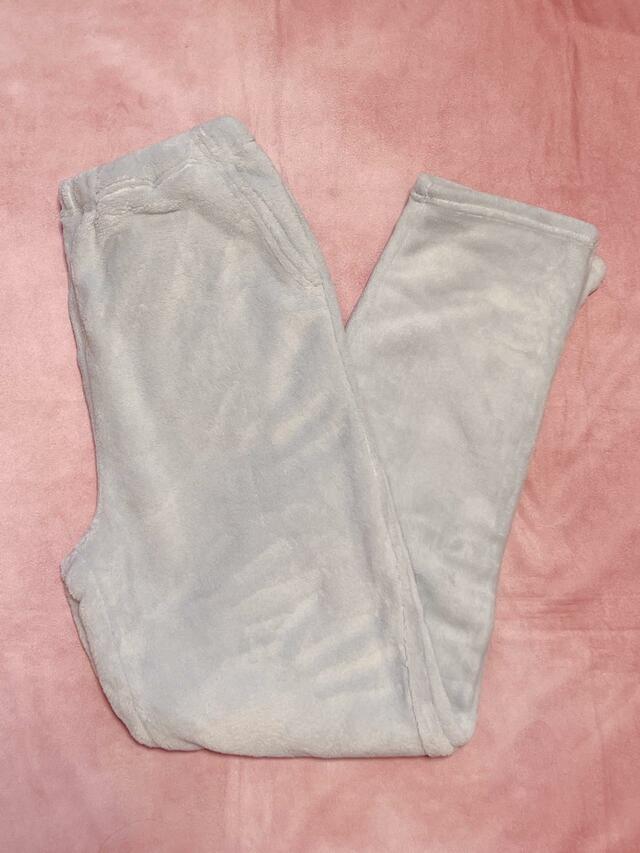 【GU×ちいかわコラボ第2弾：マシュマロフィールラウンジセット（長袖）Chiikawa】パンツはフリースのような素材です