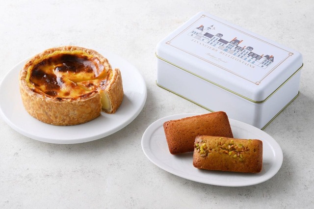 【銀座三越「フレデリック・カッセル」】左:アントルメ フラン・ヴァニーユ 3,240円(1台/日本製) 右:ベリフォンタン 2,808円(フィナンシェ・ベリフォンタン ヴァニーユ×3個、フィナンシェ・ベリフォンタン ピスターシュ×2個/日本製)