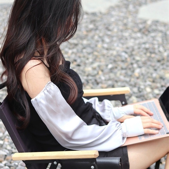 【GAACAL】「艶めくブロック」日除けスリーブ 上品なシルエット