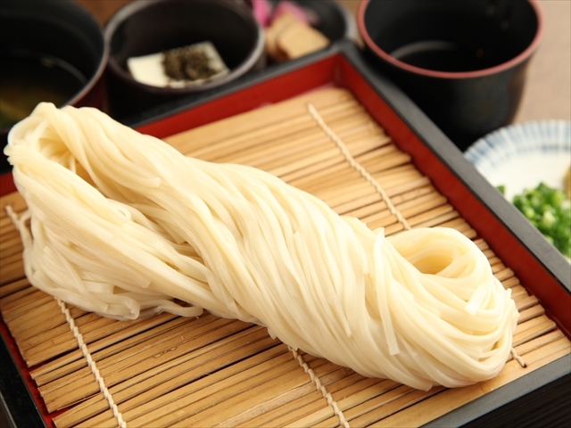 ◇秋田無限 堂稲庭うどん [平日]780円　[土・日・祝]880円
