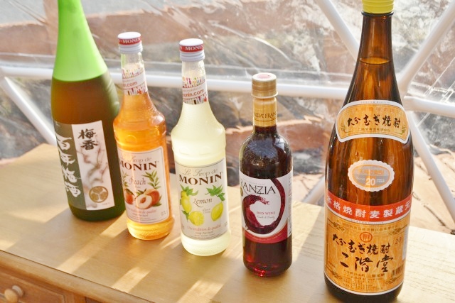 焼酎やワイン、梅酒などもセルフで楽しめる