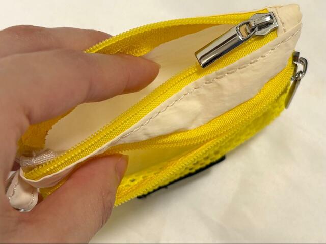 【niko and... オリジナルSETメッシュショルダーバッグ】ポーチはポケットティッシュより一回り小さいサイズ感。小銭入れにおすすめ！