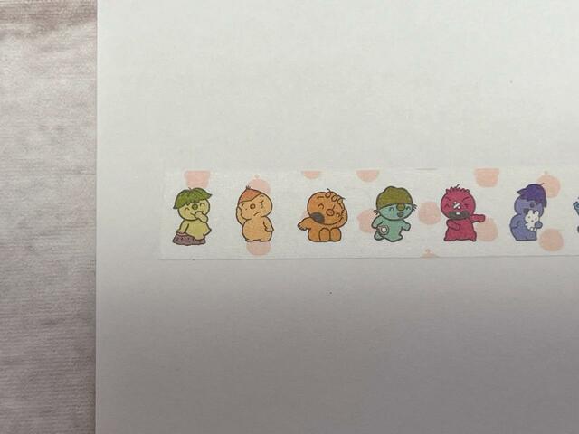 ホワイト×オレンジのドットにこんなこいるかなの仲間たちのイラスト柄