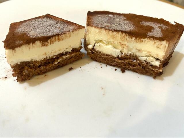 【ローソン ティラミス】冷凍庫から出してすぐは硬めの食感