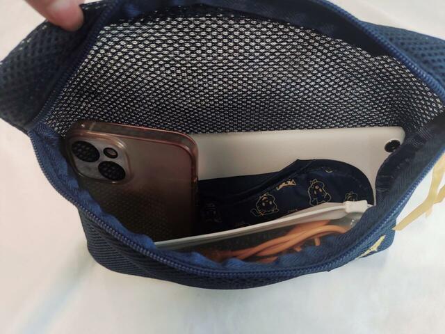 タブレット、携帯などもラクラク入る