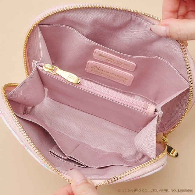 中は二層式でポケットもあります