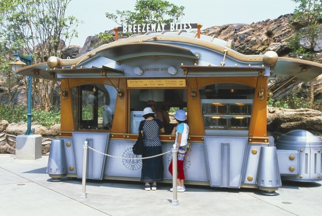 フライドピザを販売しているブリーズウェイ・バイツ