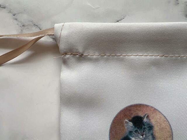 サラッとした質感のポリエステル生地