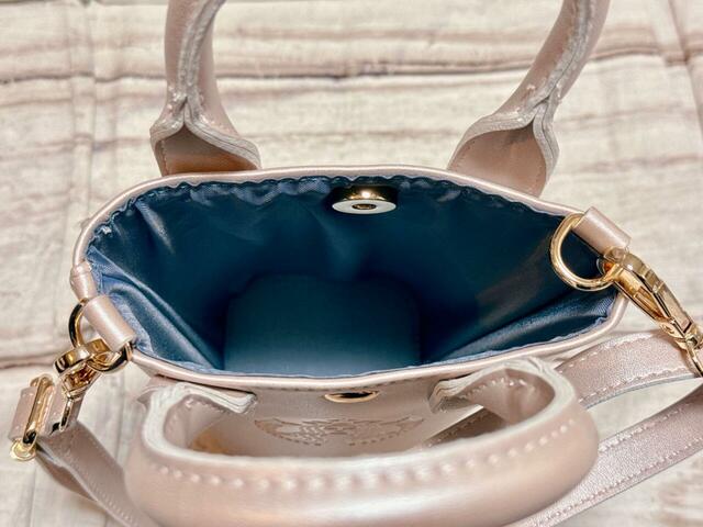 開口部にスナップボタン付き