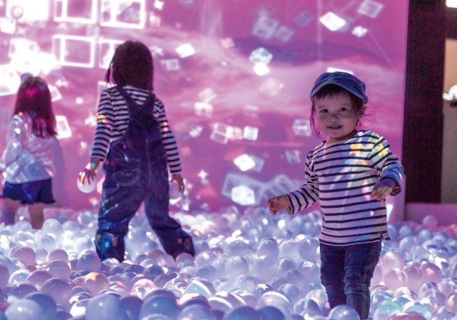 光と音のホールプール「ZABOOM」｜リトルプラネット mozoワンダーシティ