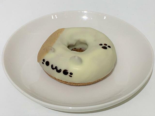 チョコペンで描かれた肉球がとってもキュート♪