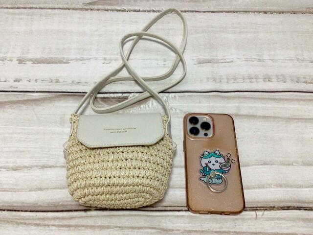 【ROPÉ PICNIC PASSAGE（ロペピクニック パサージュ）】iPhone13Proと並べたサイズ感。残念ながらスマホは入りませんでした