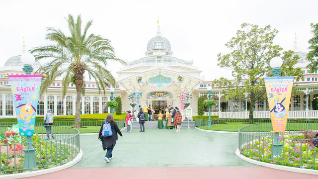 東京ディズニーランド「クリスタルパレス・レストラン」外観