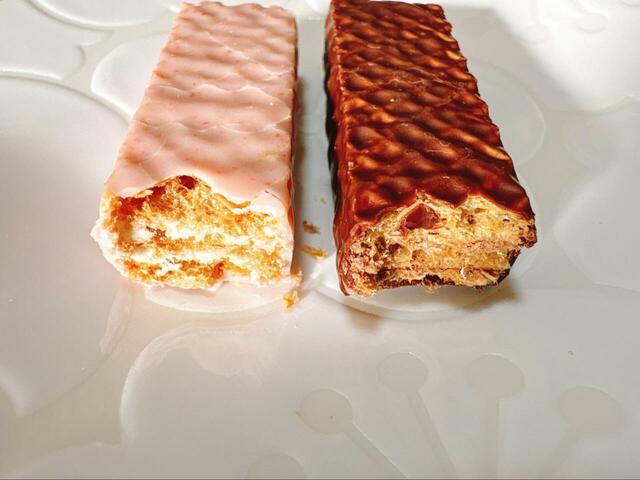 【ムーミン×メリーチョコレート 旅するニョロニョロ ポーチ】サクサクで軽く食べられるウエハースはコーヒータイムのお供に！