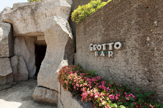 洞窟を意味する「グロット」の隠れ家的バー。シェラトン・グランデ・トーキョーベイ・ホテル