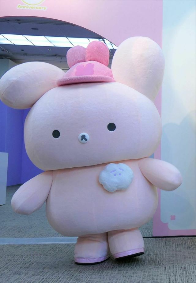 緊張している？人前に出るのは、 この日が初めての「くまうさ」