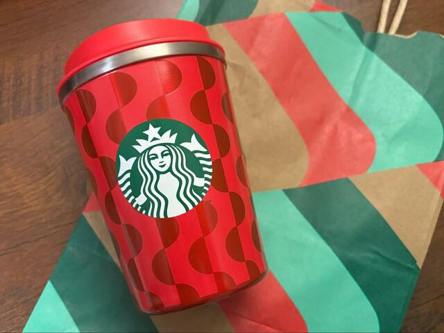 【スターバックスコーヒー　ホリデー2024ステンレスタンブラーレッド355ml】ショップ袋もクリスマス仕様でかわいい！