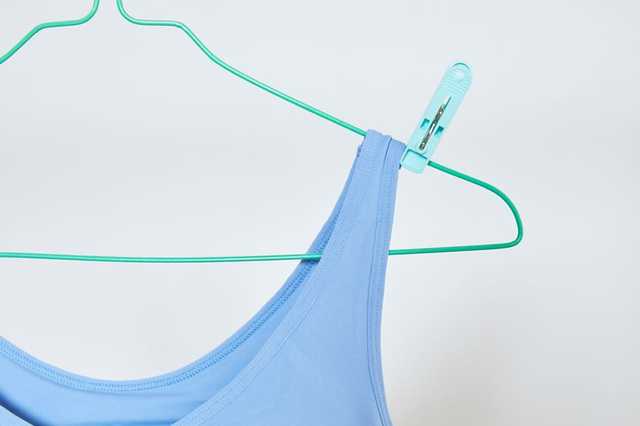 【ブラトップのニオイや型くずれを防ぐ洗い方】形を整えて陰干しや部屋干しする