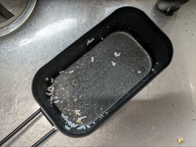 【ダイソー メスティン（1.5合、フッ素加工）】フッ素加工のおかげでこびりつきもほぼなし