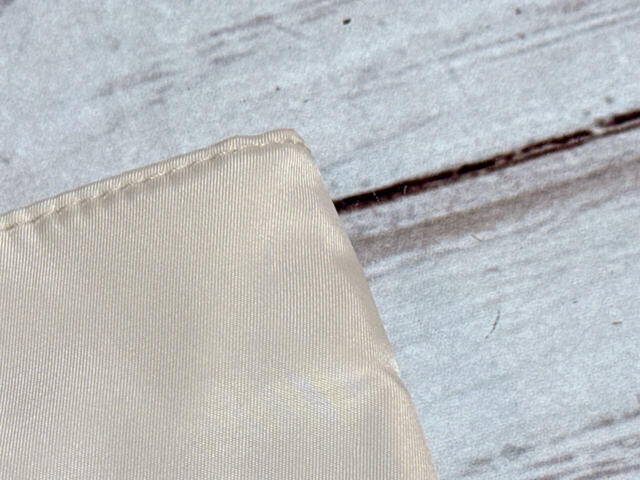 厚手のナイロン素材を使用しており、高見え感たっぷり！