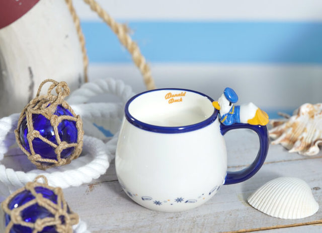 ホットミルク　590円（税込649円）