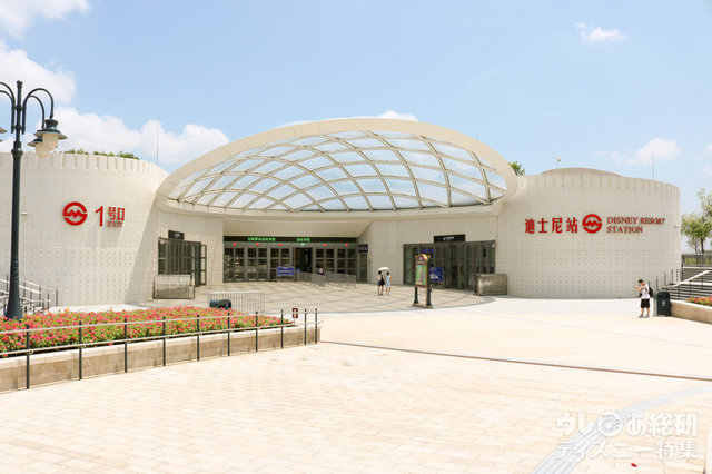 パーク最寄りの上海地鉄「迪士尼駅（ディズニー駅）」