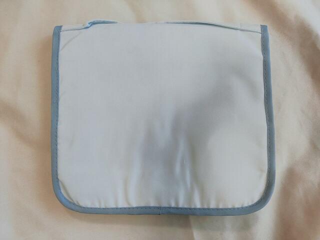 裏面はシンプルな無地