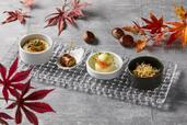 「左から「栗ごはん牛丼」「合鴨とネギのロール」「サーモンベネディクト」「揚げ湯葉と大根のサラダ」」＜期間：2024年10月1日〜11月30日＞【秋のスイーツとボリューム満点のセイボリー♪ハイアット リージェンシー 東京の「秋の味覚アフタヌーンティー」】