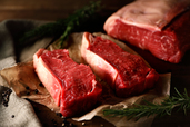 ウルグアイ産の牧草牛ステーキ