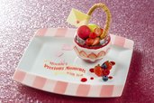 ”ミニーのプレシャスモーメント・ウィズ・ユー”ストロベリーパフェ 2,300円｜東京ディズニーランドホテル「ドリーマーズ・ラウンジ」