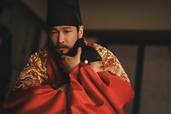 Netflixシリーズ『トングン ー呪いの宮ー』独占配信中