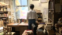 風間 俊の後姿