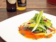 ニジマスのカルパッチョ 瞬間燻製のサラダ仕立て