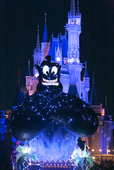 ジーニー（変更なし）｜新「東京ディズニーランド・エレクトリカルパレード・ドリームライツ」（2015年7月リニューアル）撮影 / YOSHI 